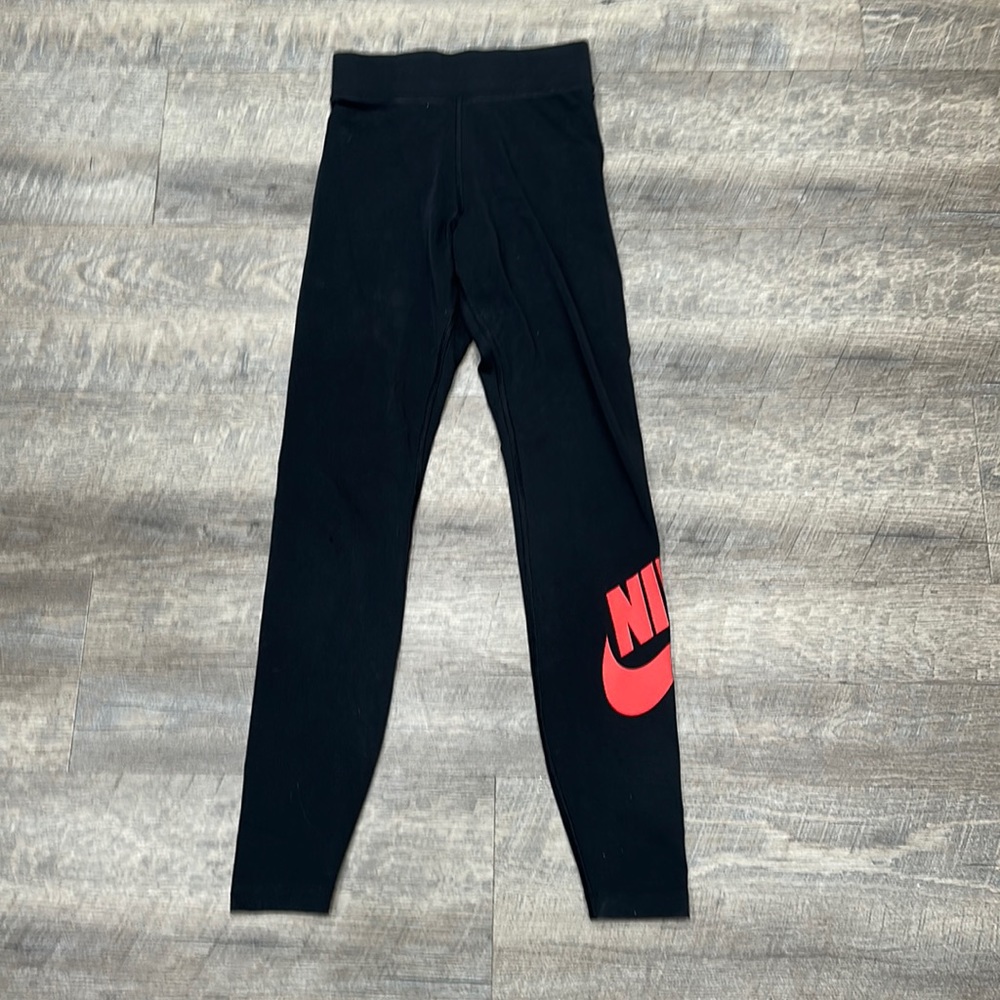 Black Nike leggings